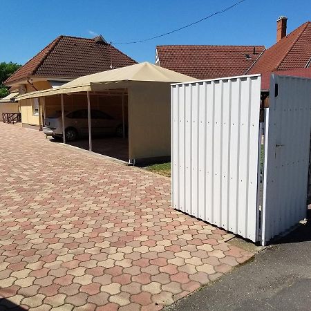 Garden Apartmanhaz 2 Hajdúszoboszló Екстериор снимка